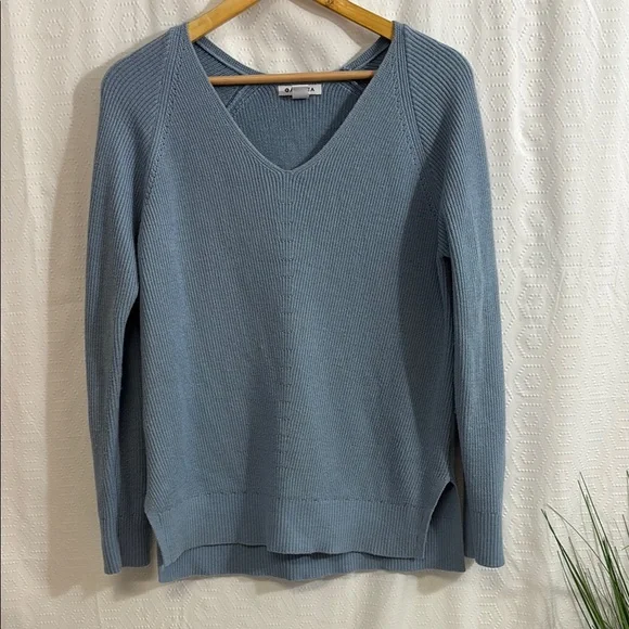 Athleta Hanover Light Blue V-Neck Sweater - Picture 4 of 10